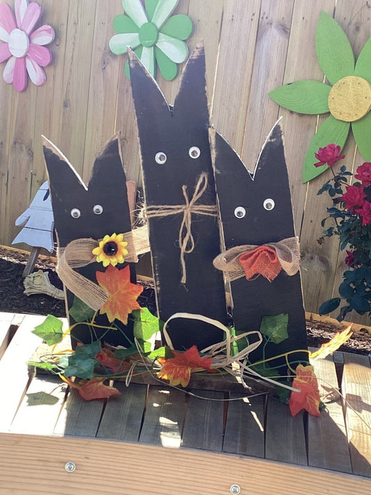 Scaredy Cat Halloween Decor - Holland Landscape Supply